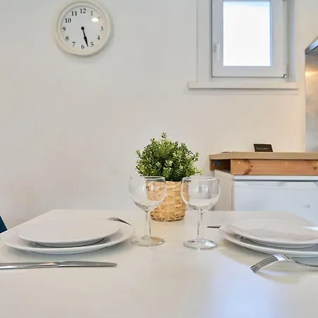 Hypercentre Gares - Small Apartment