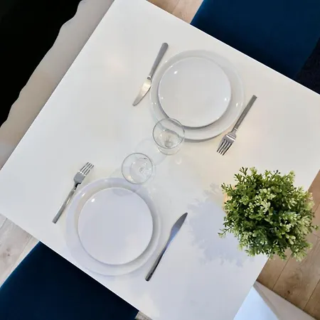 Hypercentre Gares - Small Apartment